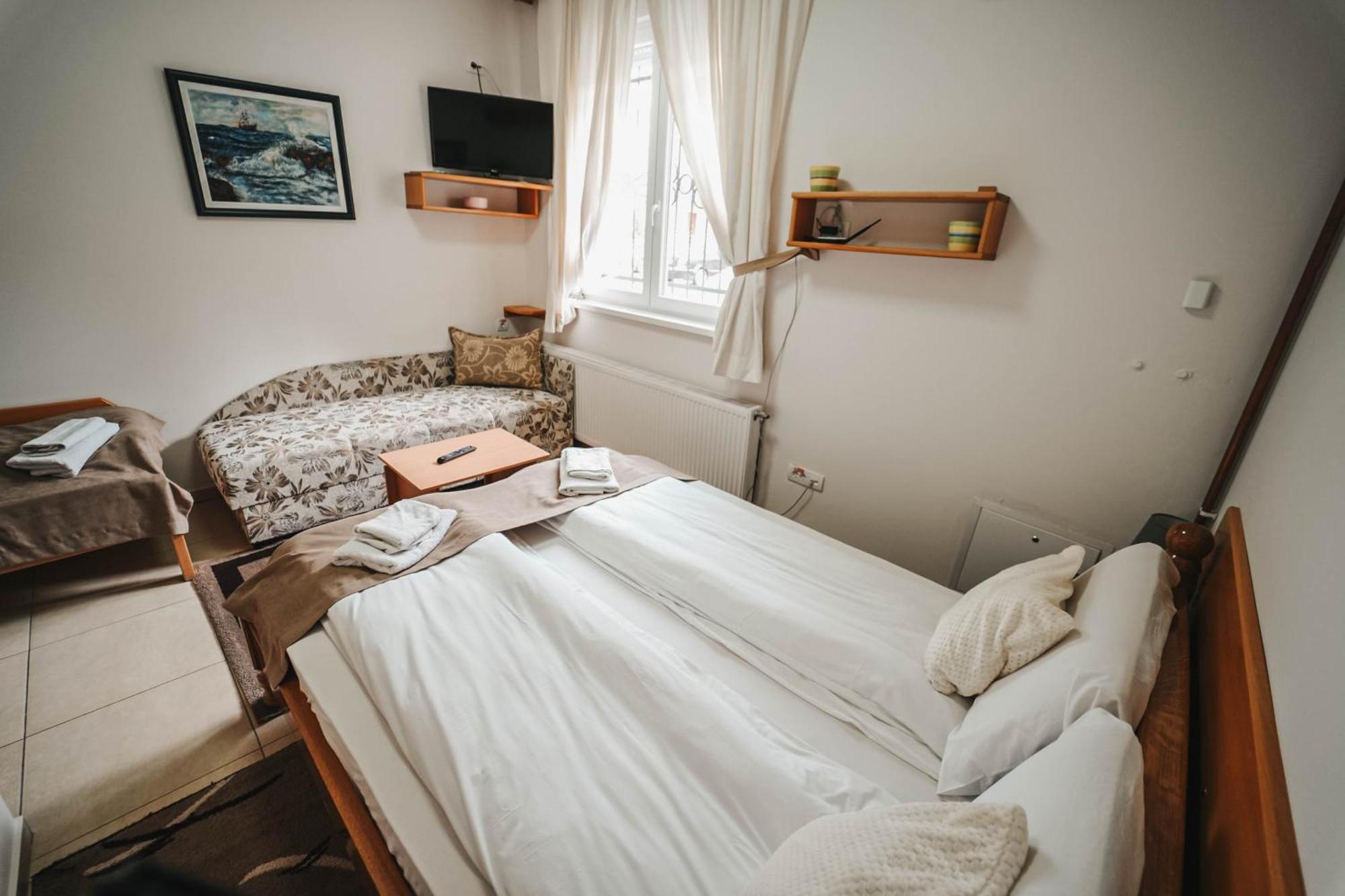 B&B Passage Sremska Mitrovica Exteriör bild