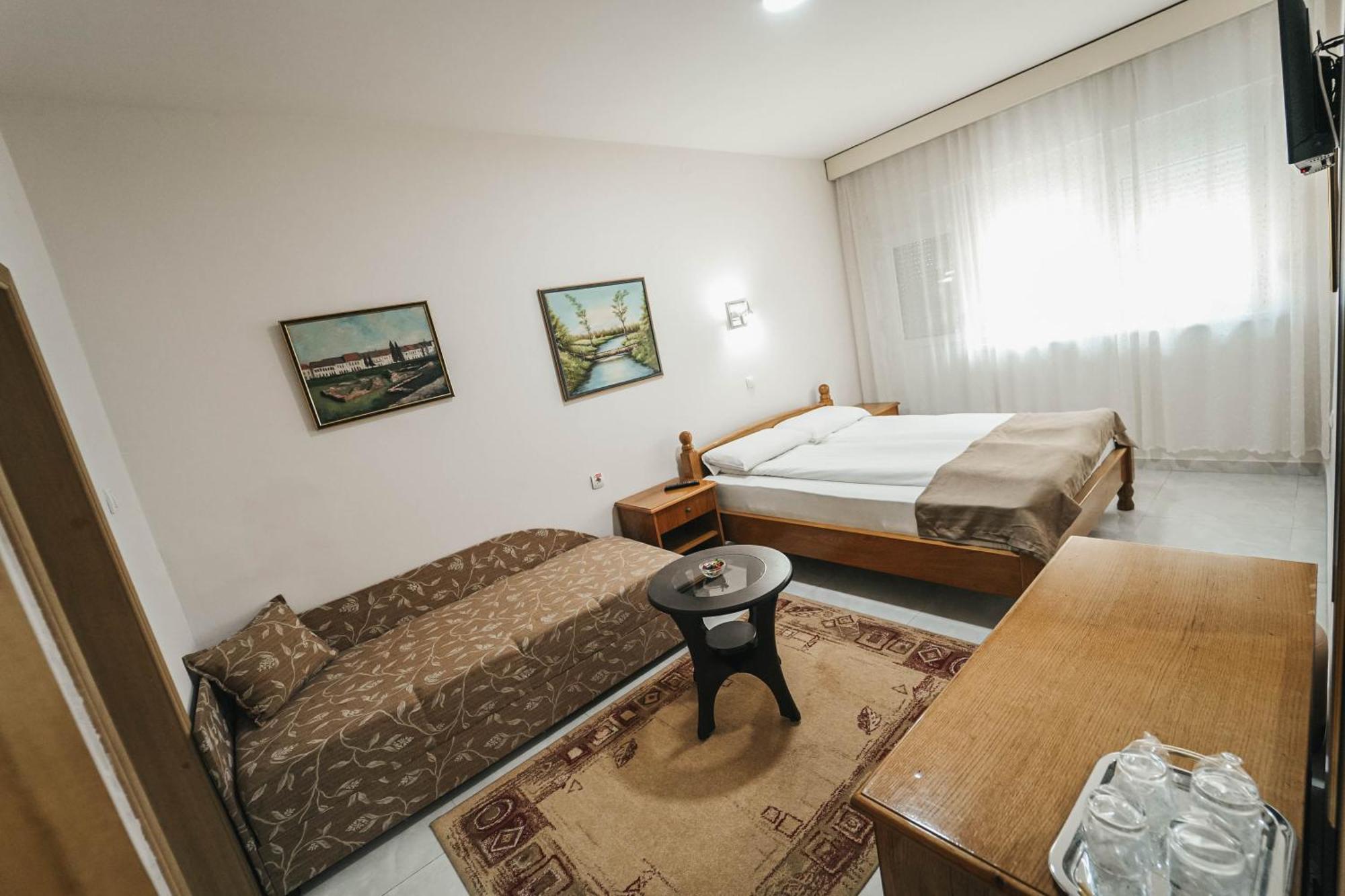 B&B Passage Sremska Mitrovica Exteriör bild