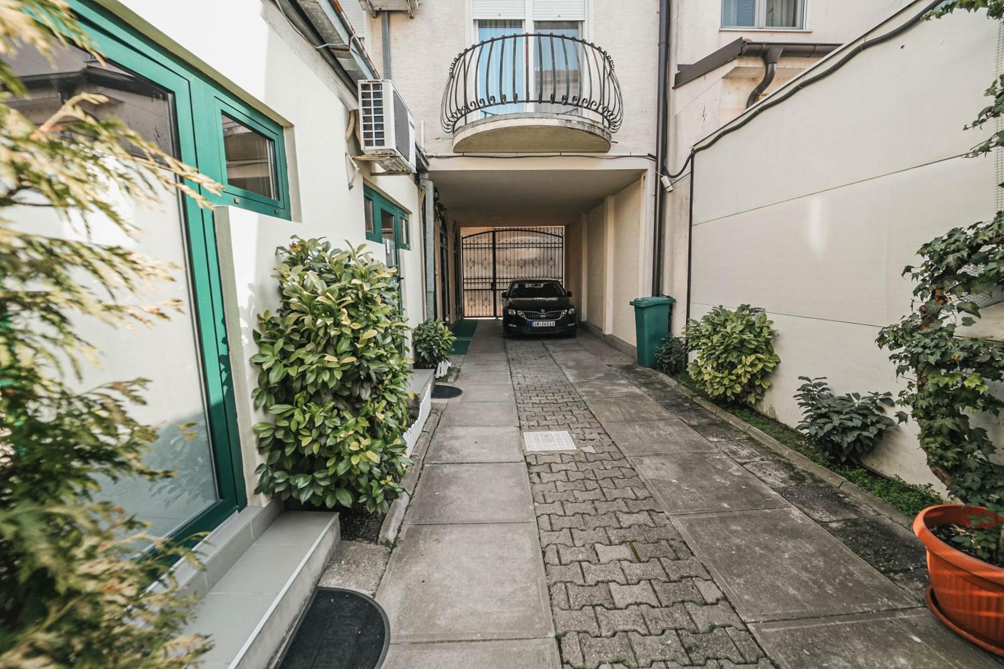 B&B Passage Sremska Mitrovica Exteriör bild