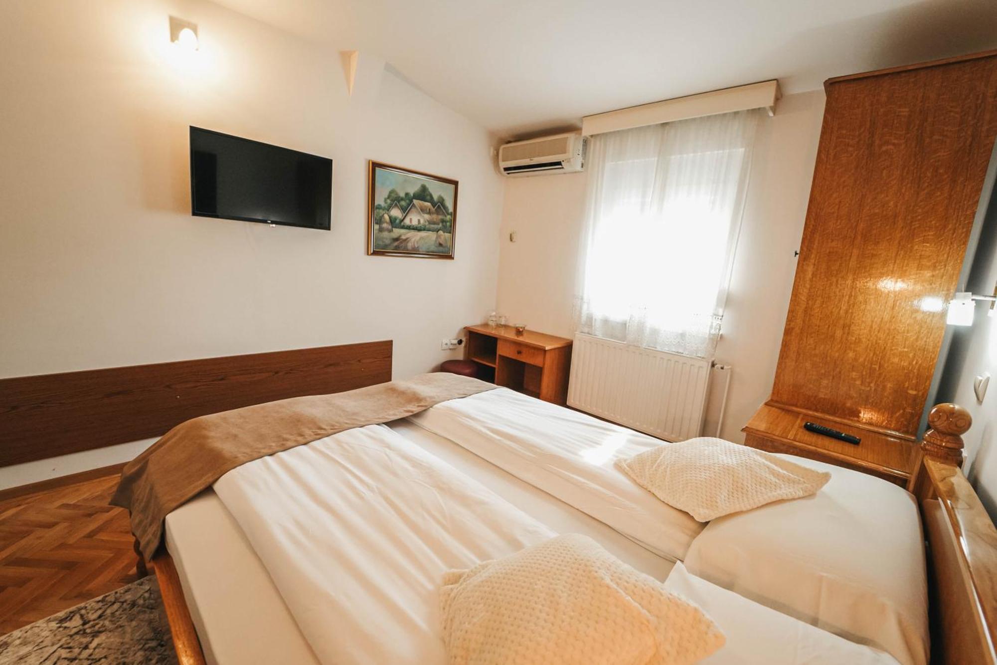 B&B Passage Sremska Mitrovica Exteriör bild