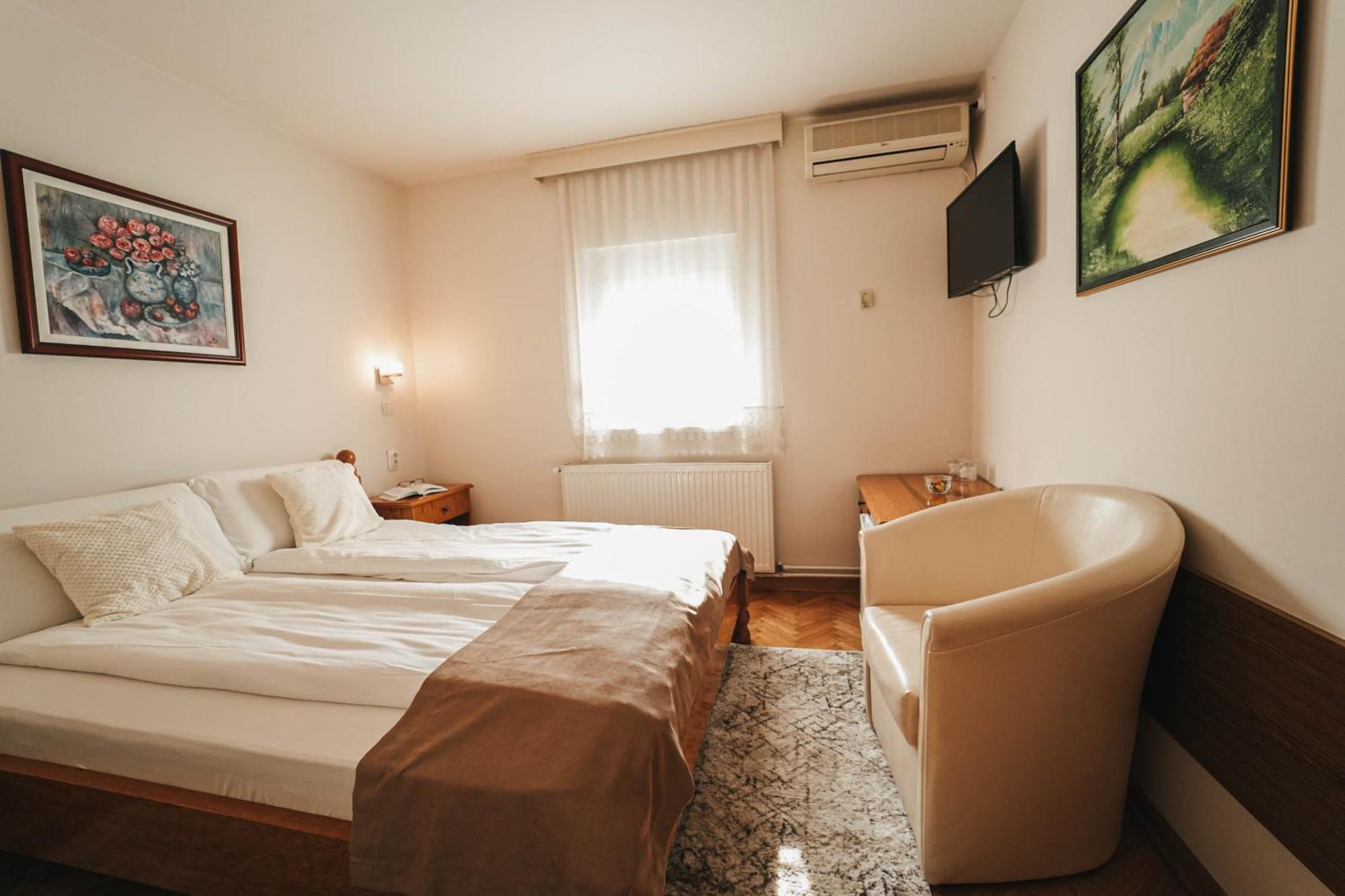 B&B Passage Sremska Mitrovica Exteriör bild